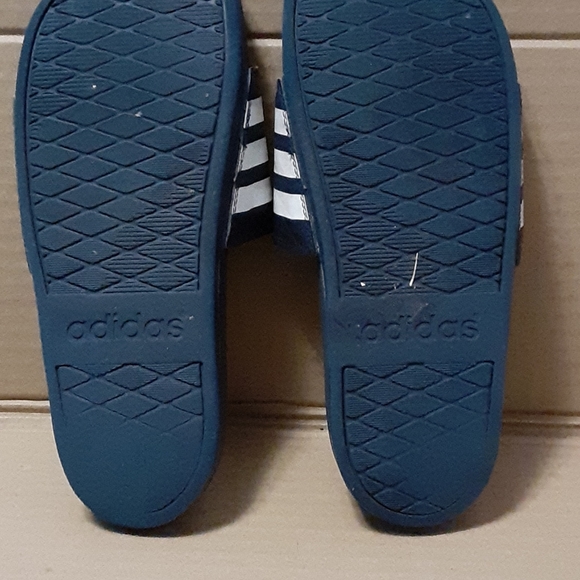 Adidas "Adilette" mens size 7 slides/sandals - Picture 14 of 16